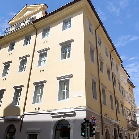 Cavana 10 Tirabora Short Rent Trieste Exterior foto